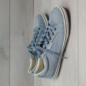 Taos Womens Moc Star Sneakers shoes sz 9.5